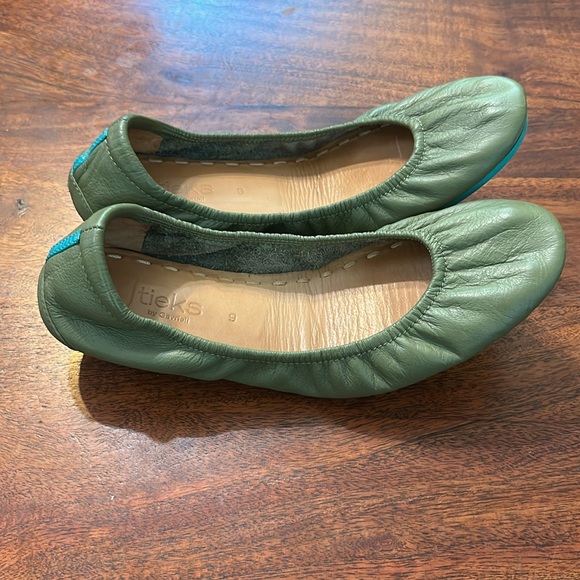 Olive Tieks Size 9 - Picture 2 of 5